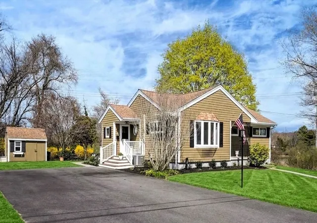 2nd image of 67 Montgomery Rd, Swansea, MA 02777 | MLS# 73565292