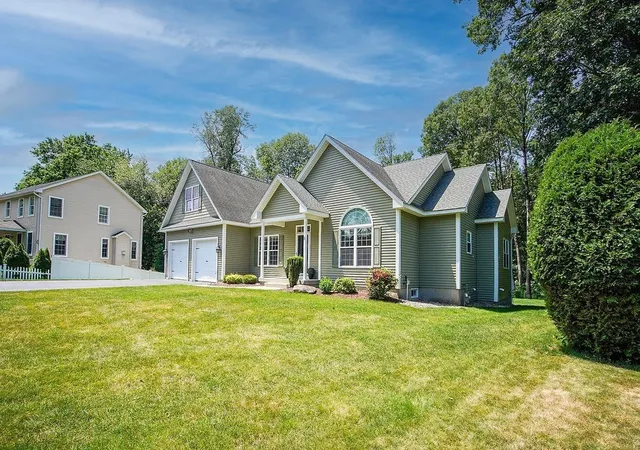2nd image of 5 Red Bridge Ln, South Hadley, MA 01075 | MLS# 73543556