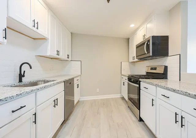 Homes for sale in Beverly, MA | 348 Rantoul Street #202, Beverly, MA 01915 | MLS# 73461051