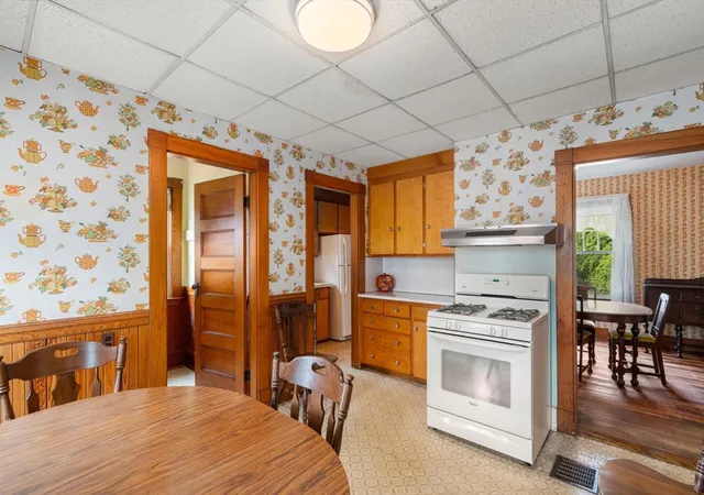 Photo 4 of Sale Pending at 39 Phillips Ave, Norwood, MA 02062 | MLS# 73550259 | Listing updated on 2026-09-18