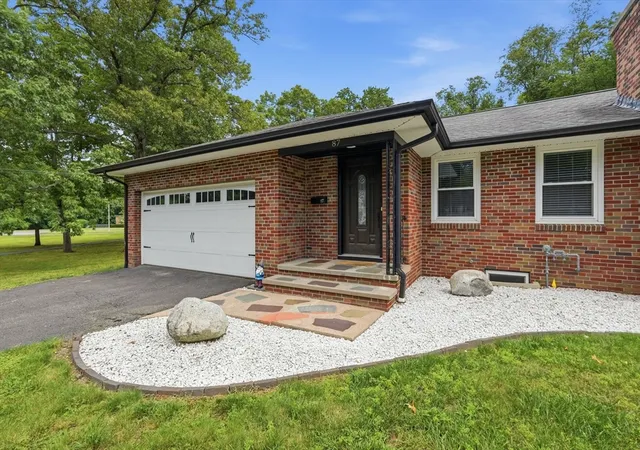 4th image of 87 Laurel Rd, West Springfield, MA 01089 | MLS# 73560252