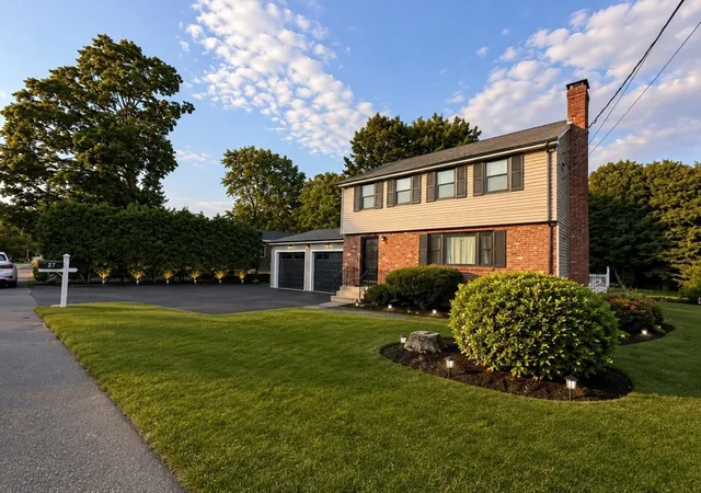 3rd image of 27 Sumner St, Brockton, MA 02301 | MLS# 73551771