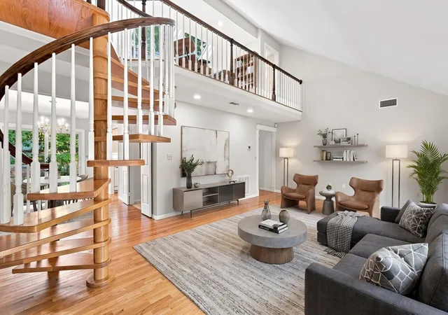 2nd image of 15 Fifer Ln, Lexington, MA 02420