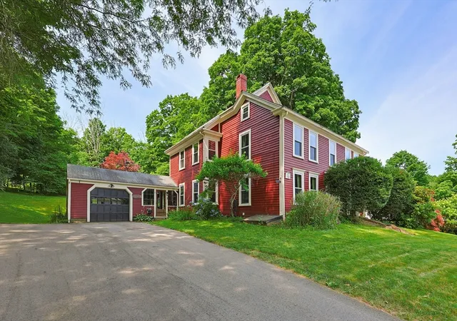 1st image of 19 King St, Groveland, MA 01834 | MLS# 73552381