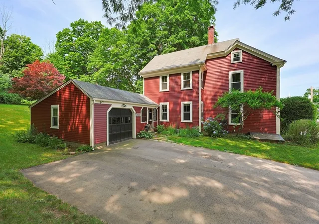 3rd image of 19 King St, Groveland, MA 01834 | MLS# 73552381