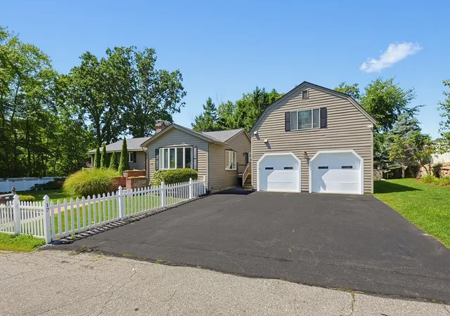 3rd image of 17 Metropolitan Ave, Ashland, MA 01721 | MLS# 73559845
