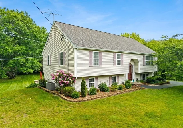 2nd image of 474 Crescent St, East Bridgewater, MA 02333 | MLS# 73528097