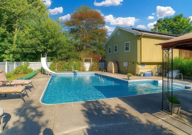 3rd image of 6 Gary Dr, Mattapoisett, MA 02739 | MLS# 73548940