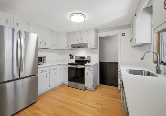 Photo 3 of Sale Pending at 31 Day Cir, Woburn, MA 01801 | MLS# 73556419 | Listing updated on 2026-08-18