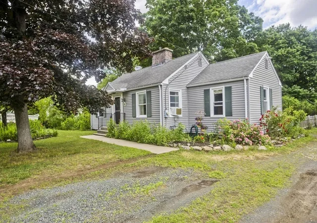 3rd image of 35 Pinehurst St, Westfield, MA 01085 | MLS# 73544951