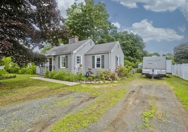 4th image of 35 Pinehurst St, Westfield, MA 01085 | MLS# 73544951
