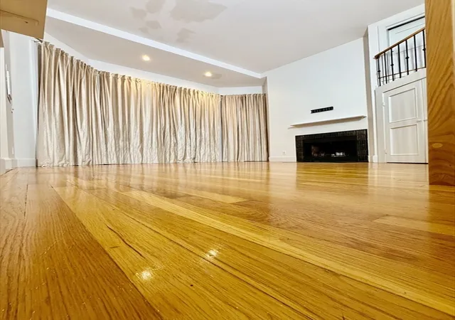 3rd image of 328 Dartmouth St, Boston, MA 02116