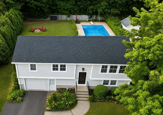 Homes for sale in Easthampton, MA | 23 Phelps St, Easthampton, MA 01027 | MLS# 73539726