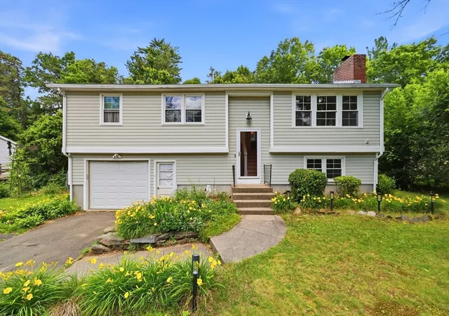 Homes for sale in Easthampton, MA | 23 Phelps St, Easthampton, MA 01027 | MLS# 73539726