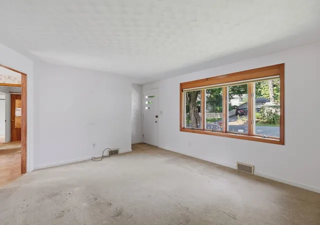 4th image of 6 Spring Terrace, Shrewsbury, MA 01545 | MLS# 73545600