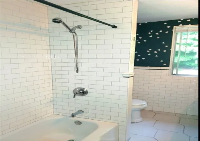 2nd image of 5 Longwood Dr, Andover, MA 01810