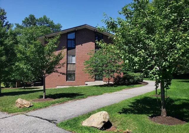 4th image of 5 Longwood Dr, Andover, MA 01810