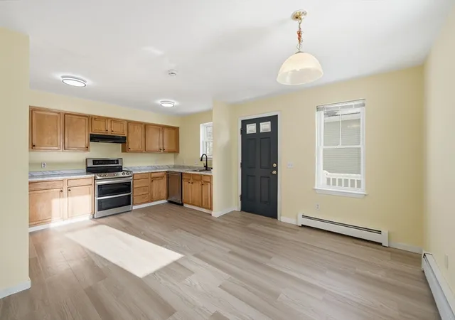 Photo 3 of Single family home for sale at 200 Beacon St, Worcester, MA 01610 | MLS# 73484835 | Listing updated on 2026-10-06