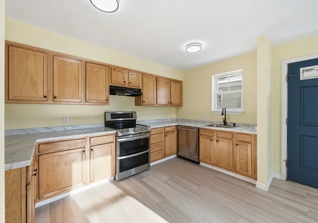 Photo 4 of Single family home for sale at 200 Beacon St, Worcester, MA 01610 | MLS# 73484835 | Listing updated on 2026-10-06