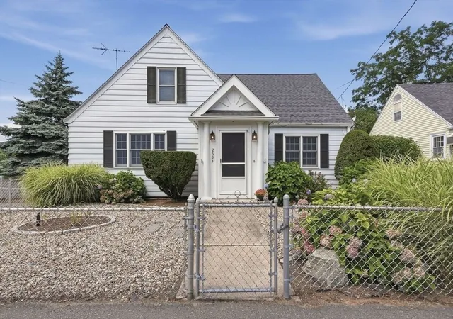 3rd image of 269 Lynn Street, Peabody, MA 01960 | MLS# 73558697