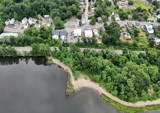 Homes for sale in Fall River, MA | 3636 N Main St, Fall River, MA 02720 | Houzeo