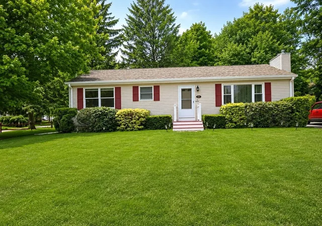 Homes for sale in Worcester, MA | 100 Saint Nicholas Ave, Worcester, MA 01606 | MLS# 73528307