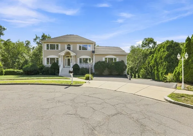 2nd image of 9 Sullivan Cir, Stoneham, MA 02180 | MLS# 73566506