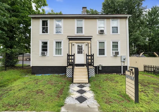 1st image of 19 Suffolk St, Springfield, MA 01109 | MLS# 73557183