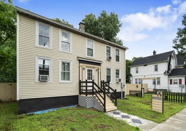 2nd image of 19 Suffolk St, Springfield, MA 01109 | MLS# 73557183
