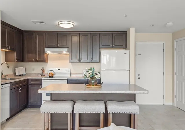 3rd image of 38 Dunham Road #204, Beverly, MA 01915 | MLS# 73561393