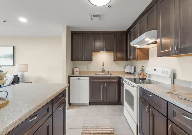 4th image of 38 Dunham Road #204, Beverly, MA 01915 | MLS# 73561393