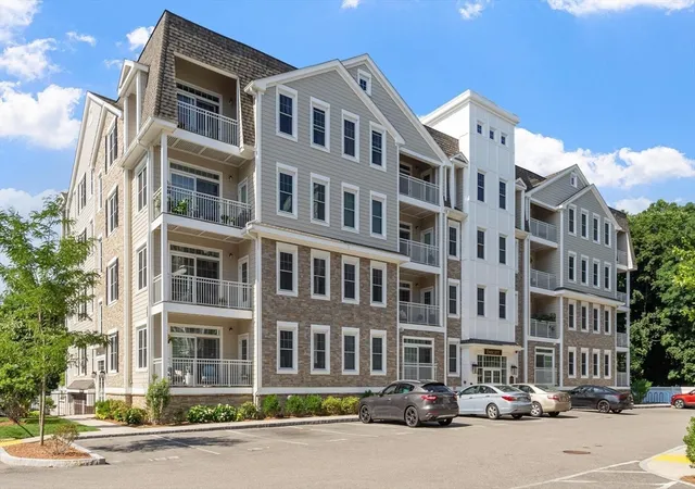 2nd image of 320 Middlesex Ave #E307, Medford, MA 02155 | MLS# 73549836