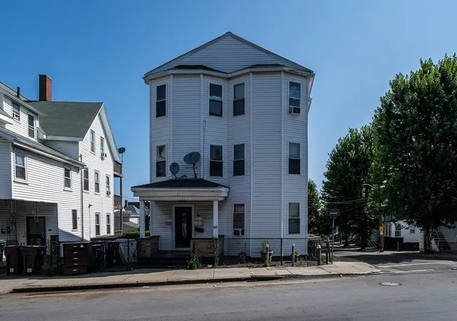 17th image of 441 445 Ferry St, Everett, MA 02149 | MLS# 73562811