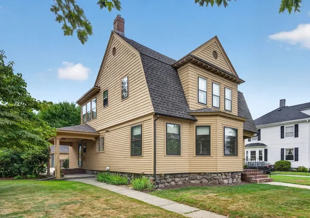 Photo 2 of Sale Pending at 33 Lexington Ave, Haverhill, MA 01835 | MLS# 73569069 | Listing updated on 2026-09-10