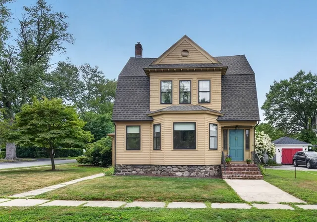 Photo 3 of Sale Pending at 33 Lexington Ave, Haverhill, MA 01835 | MLS# 73569069 | Listing updated on 2026-09-10