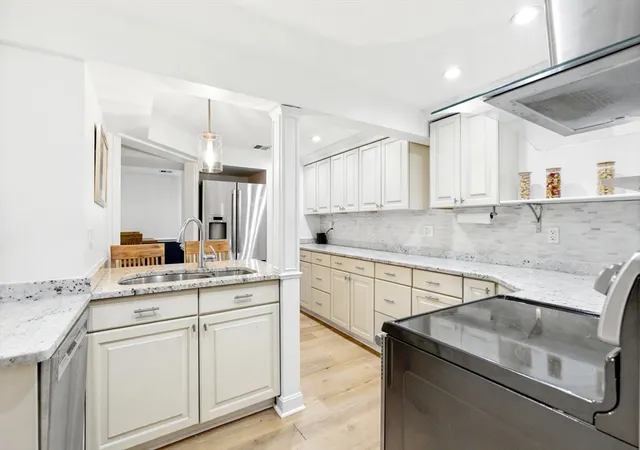 2nd image of 9 Park St #8, Dorchester, MA 02122 | MLS# 73524490