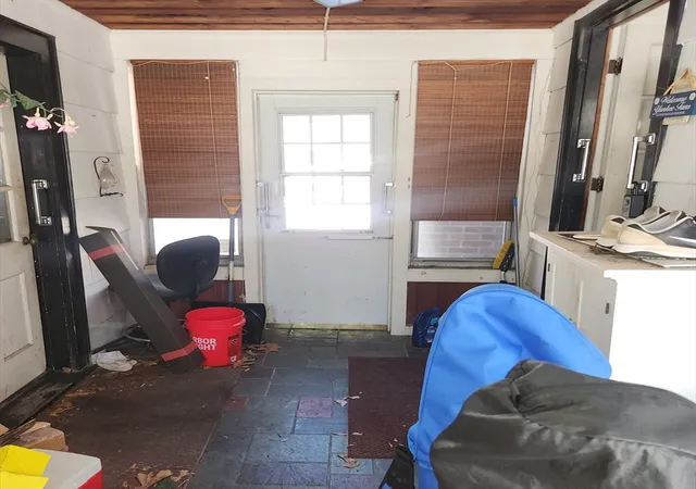 4th image of 514 Dewey St, West Springfield, MA 01089 | MLS# 73504125