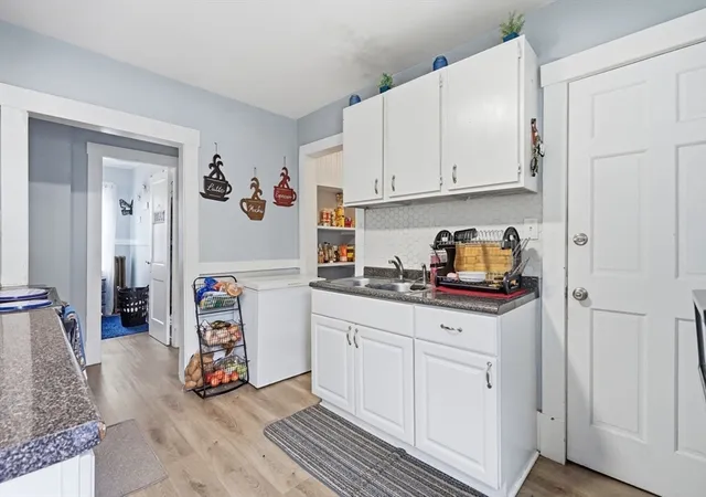 Listing Photo 5 - Condo for sale in building located at 117-119 Groveland St, Springfield, MA 01108