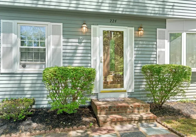 5th image of 224 Perryville Rd, Rehoboth, MA 02769 | MLS# 73531958