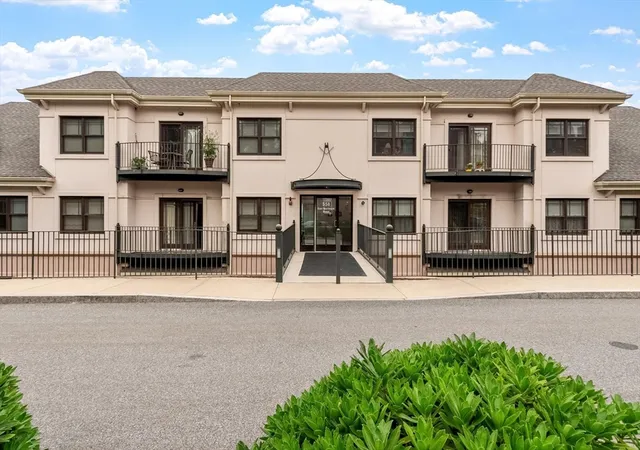 1st image of 558 E Merrimack St #34, Lowell, MA 01852 | MLS# 73551211