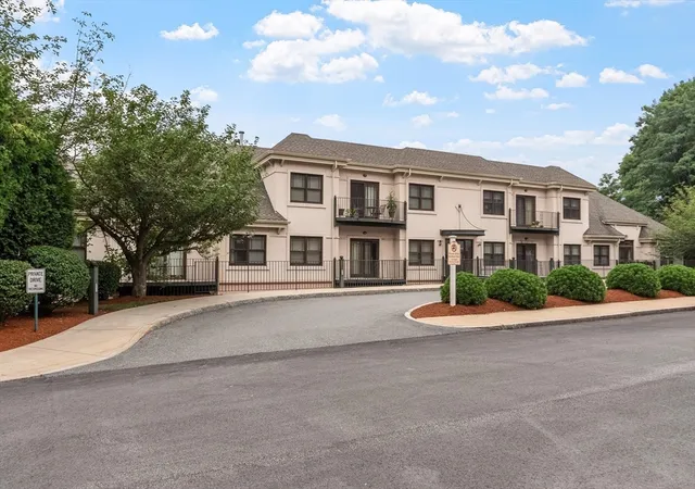 2nd image of 558 E Merrimack St #34, Lowell, MA 01852 | MLS# 73551211
