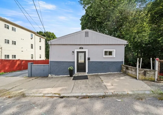 Photo 2 of Single family home for sale at 28 Warren St, Peabody, MA 01960 | MLS# 73568141 | Listing updated on 2026-09-20