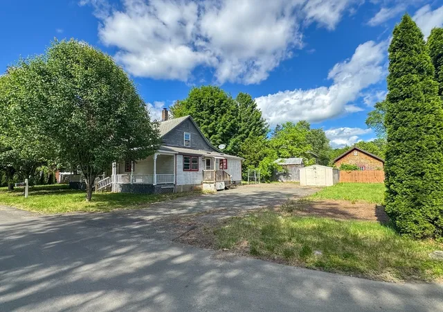 Homes for sale in Westfield, MA | 32 Margerie St, Westfield, MA 01085 | MLS# 73530422
