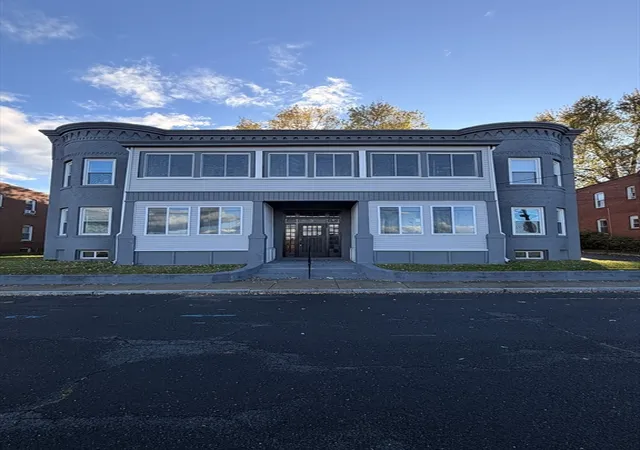 Listing Photo 1 - Condo for sale in building located at 3 Park Vw Ter, Holyoke, MA 01040 - Unit #3