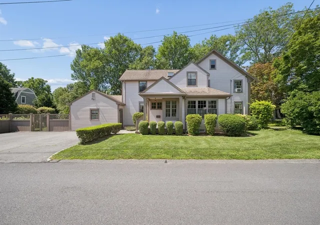 1st image of 11 Prospect St, South Dartmouth, MA 02748 | MLS# 73561024