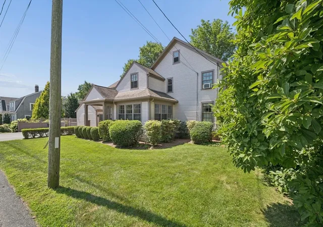 35th image of 11 Prospect St, South Dartmouth, MA 02748 | MLS# 73561024