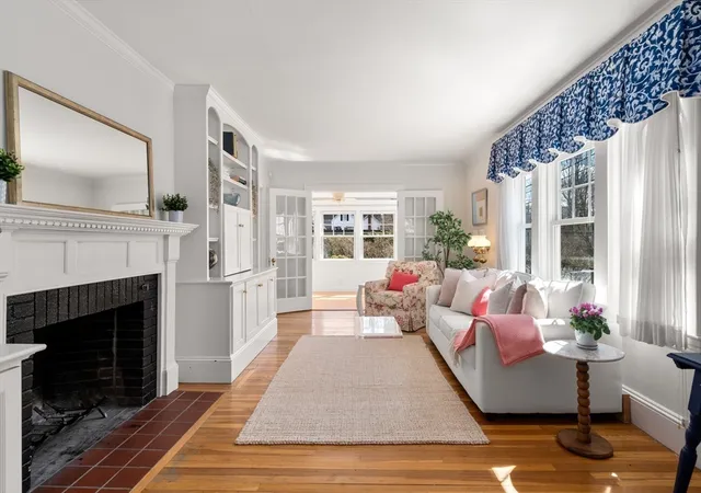 Photo 4 of Sale Pending at 22 S Lincoln St, Natick, MA 01760 | MLS# 73491122 | Listing updated on 2026-04-07