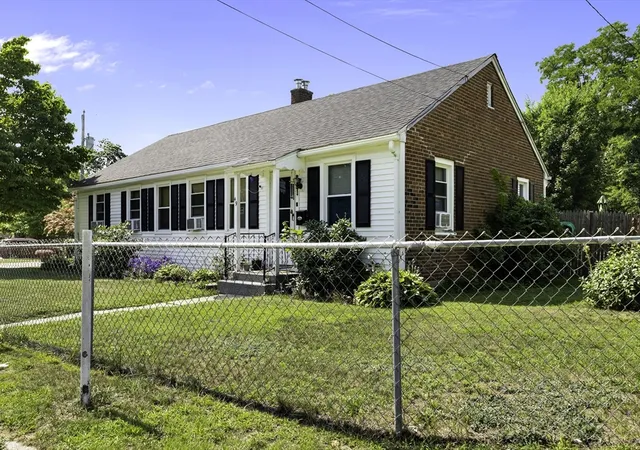 Photo 2 of Sale Pending at 47 49 Farragut St, Springfield, MA 01104 | MLS# 73552175 | Listing updated on 2026-08-27