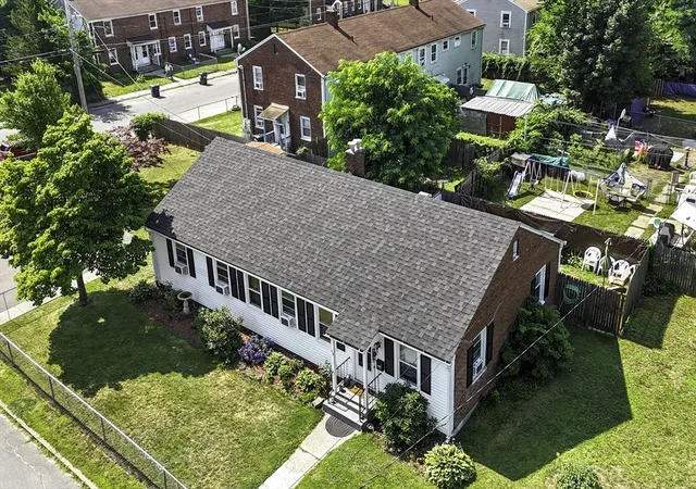 Listing Photo 4 - Condo for sale in building located at 47-49 Farragut St, Springfield, MA 01104