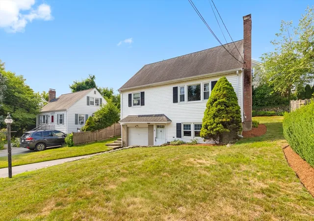 3rd image of 10 Cummings Avenue, Lexington, MA 02420 | MLS# 73556070